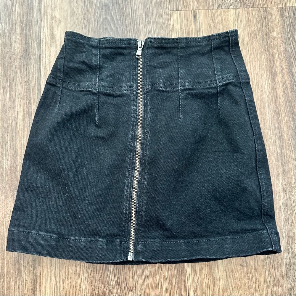We The Free People Women Size 25 (2) Black Denim Zip Front Mini Skirt 14” Grunge